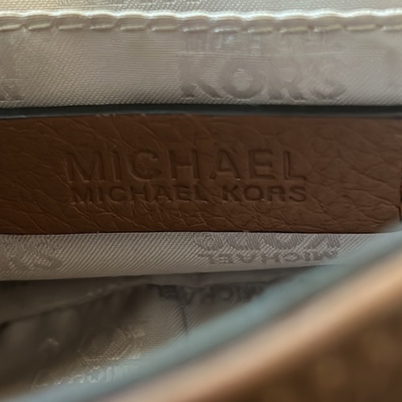 Michael Kors Luggage Brown Pebbled Leather Flap Jet Set Crossbody Mini Bag - Picture 15 of 16